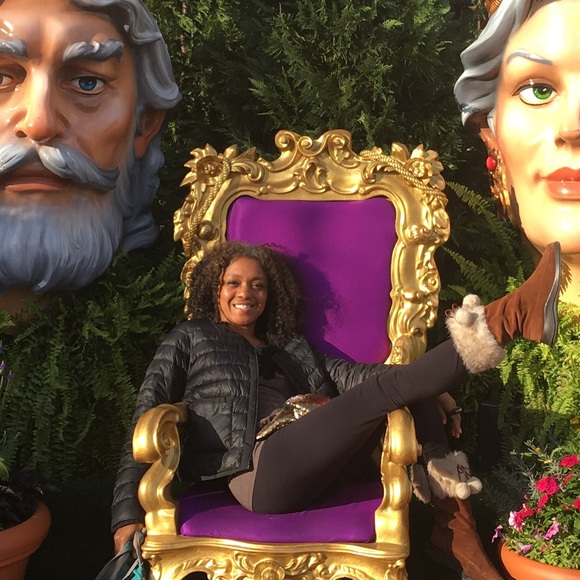 Meet your Posher, Laura - Picture 2 of 2